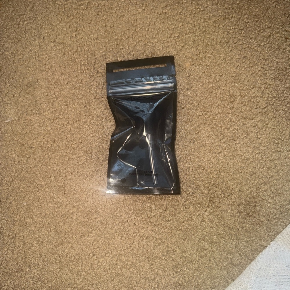 MAC Cosmetics Foundation Pump